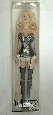Tonner Doll # 16 Pin-Up Basic Dresses Up Doll Second Hand Doll