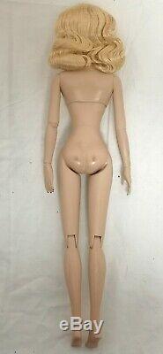 Tonner Doll # 16 Pin-Up Basic Dresses Up Doll Second Hand Doll