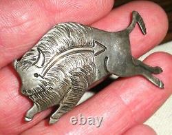 VINTAGE NAVAJO BUFFALO With HEARTLINE STERLING SILVER PIN BROOCH With STAMPWORK vafo