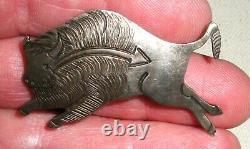 VINTAGE NAVAJO BUFFALO With HEARTLINE STERLING SILVER PIN BROOCH With STAMPWORK vafo