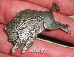 VINTAGE NAVAJO BUFFALO With HEARTLINE STERLING SILVER PIN BROOCH With STAMPWORK vafo