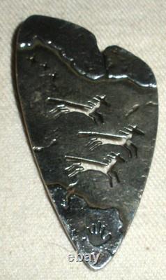 VINTAGE NAVAJO GALLOPING HORSES & PETROGLYPH HAND STERLING SILVER PIN vafo