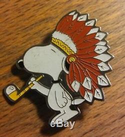 Vintage 1972 Snoopy Native American Indian Chief PIN Peace Pipe Lapel PEANUTS 72